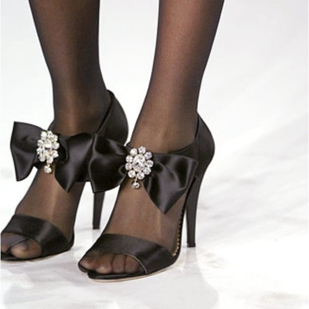 Oscar de la Renta Fall 2008 Runway Black Satin Crystal Bow Sandals Size 39.5 9.5